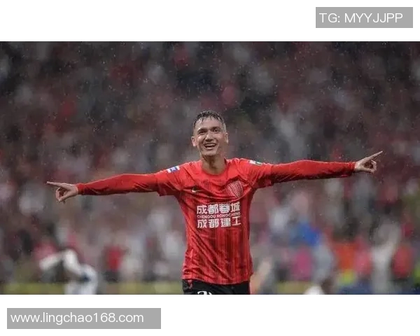 曾诚中国队迎战西班牙队全力以赴展现足球魅力与拼搏精神